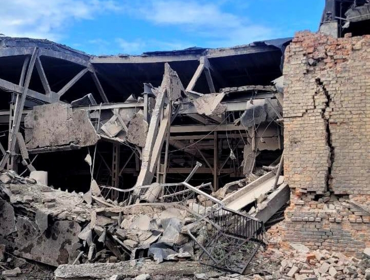 Результат ракетного удару росіян. Фото: Сумська ОВА