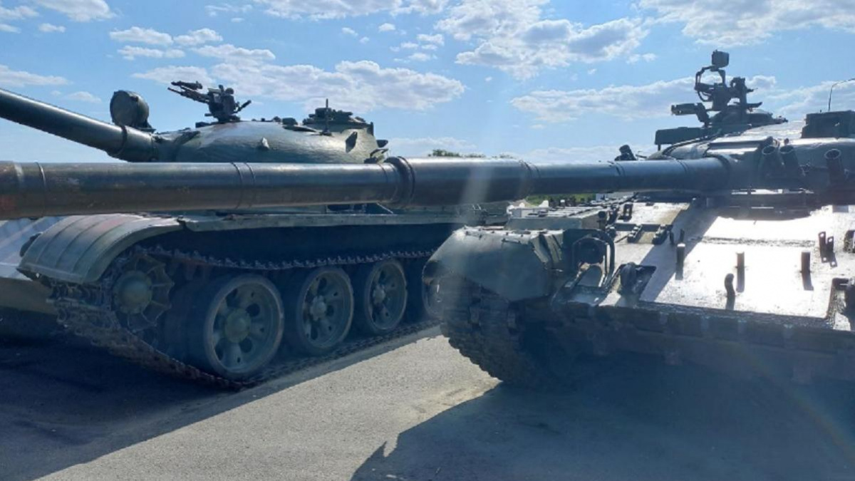 Колони вантажівок та військової сили прямують у бік Запоріжжя з Маріуполя — Андрющенко