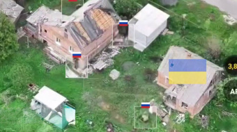 Оточений росіянами будинок з українськими військовими на Донеччині. Фото: кадр із відео