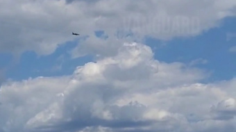 Су-24М ЗСУ на малій висоті за мить до пуску крилатих ракет Storm Shadow по позиціях окупантів.